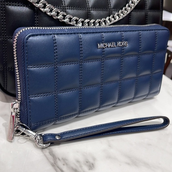 MICHAEL KORS
 Continental Wristlet Phone Case Wallet 
Navy
NWT - Picture 1 of 16